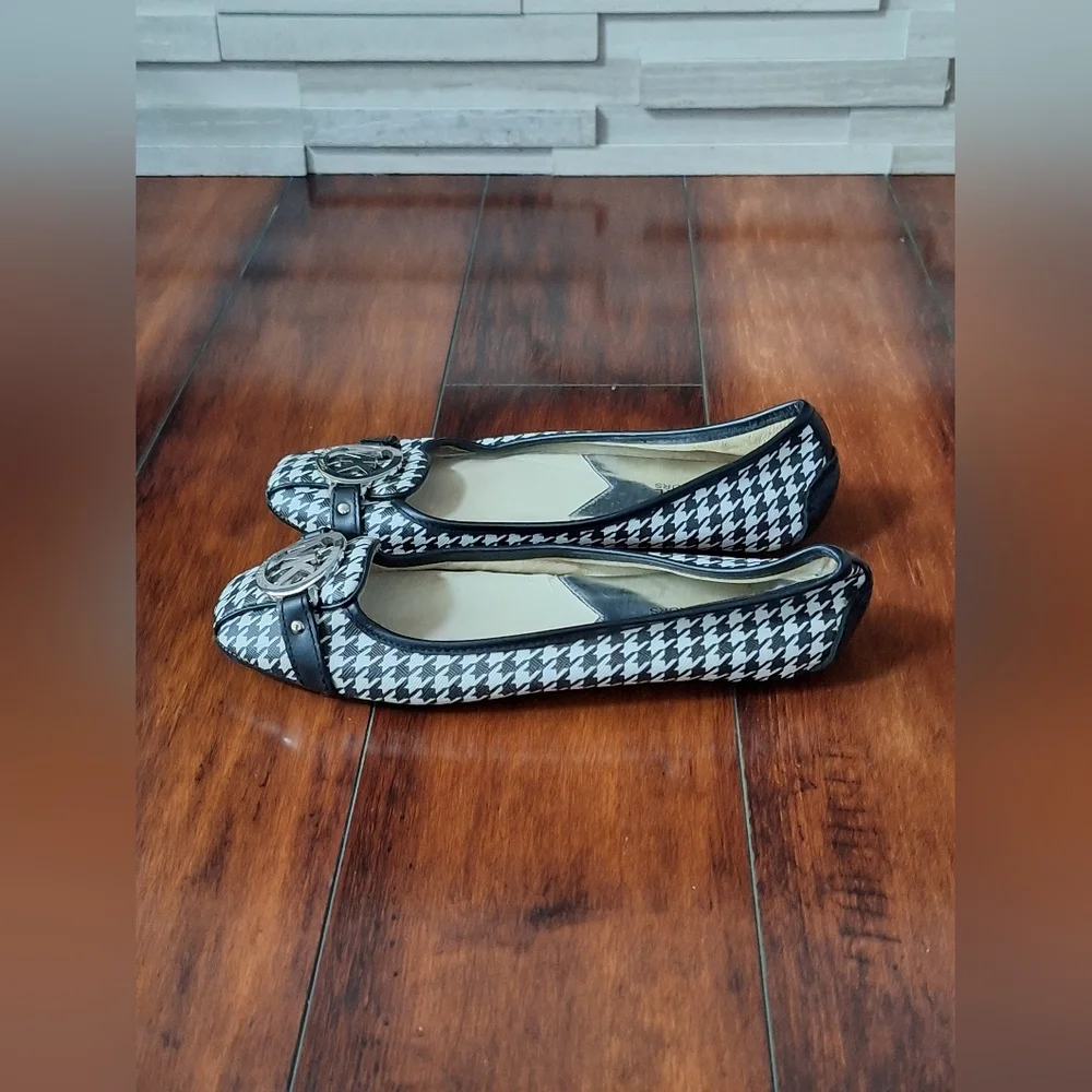 Michael Kors Houndstooth MK Logo Ballet Flats Size 6.5 Black White - Picture 4 of 9
